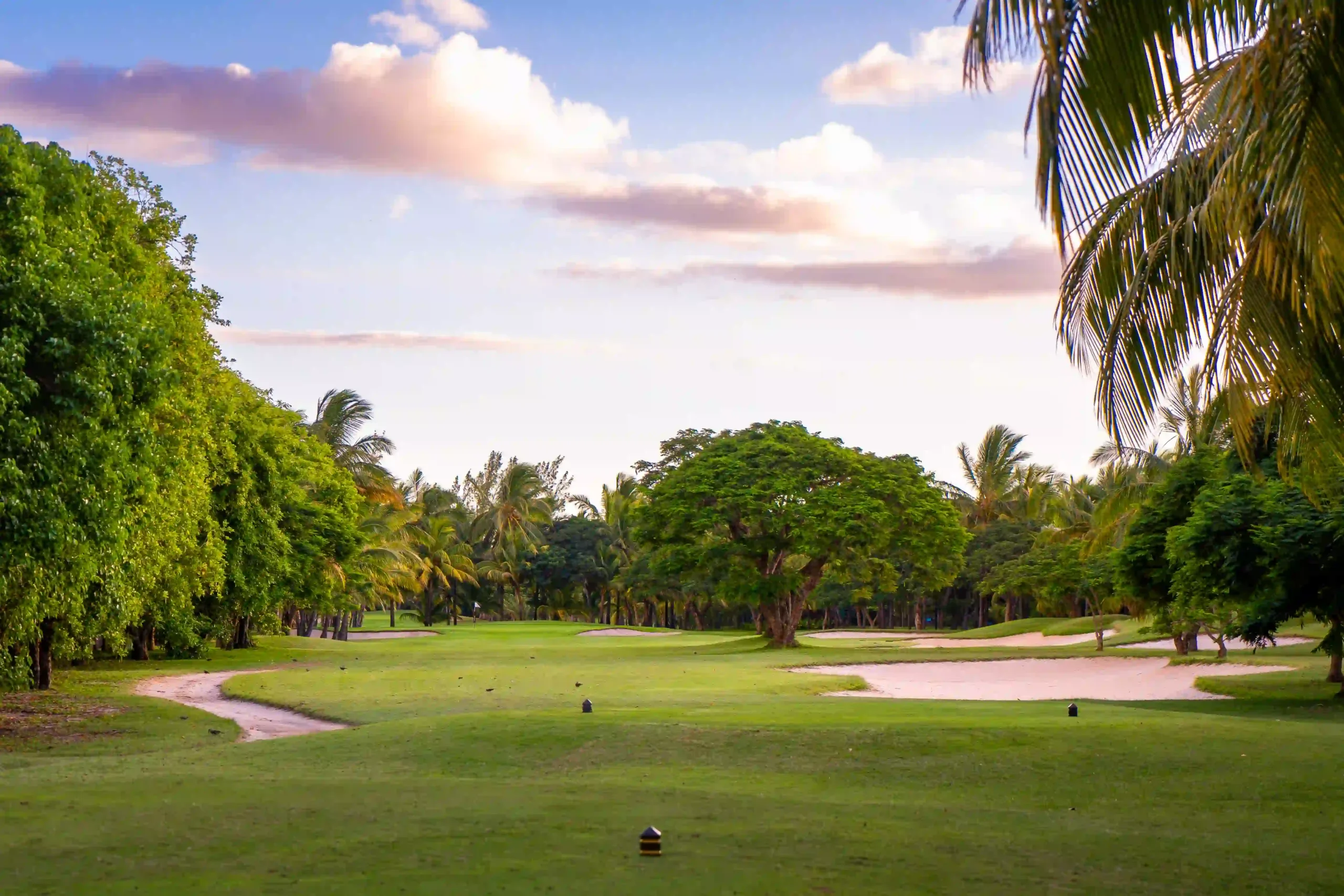 Paradis Beachcomber Resort and Spa Golf