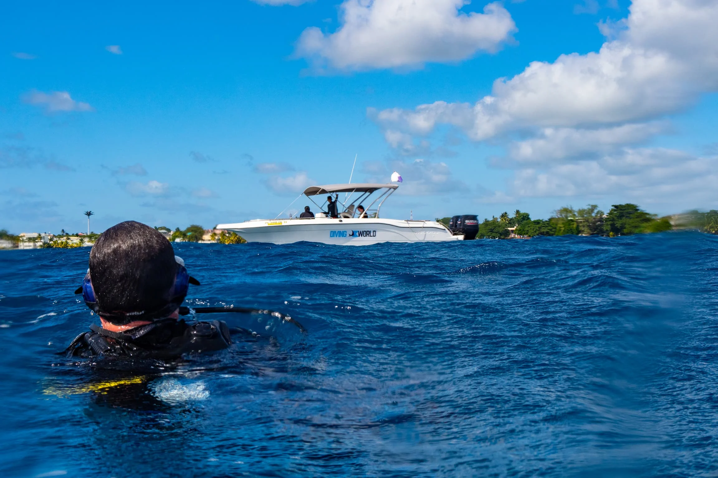 royal palm beachcomber mauritius guest enjoying a diving experience in clear indian ocean waters
