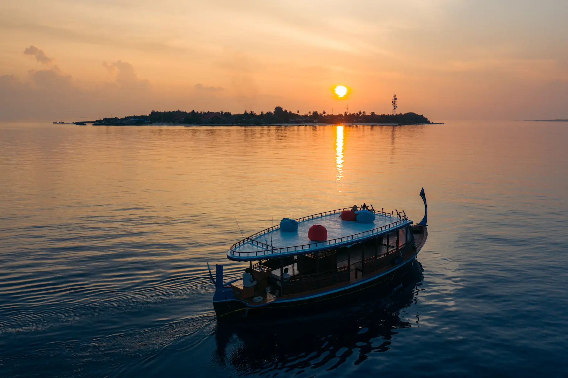 adaaran select meedhupparu maldives sunset cruise golden horizon ocean views