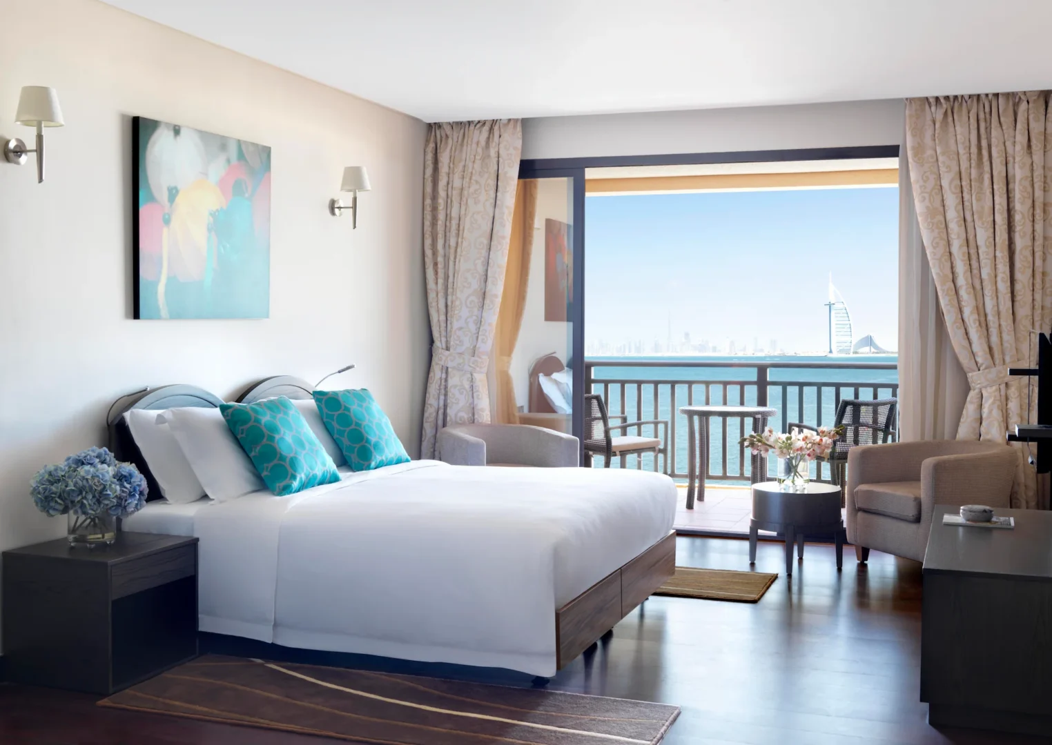 Anantara The Palm Dubai. Standard room residence. View of balcony and bed