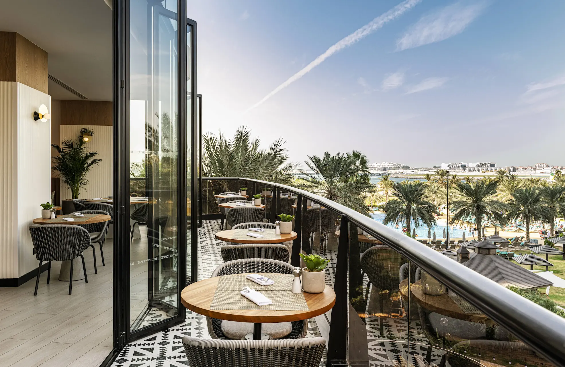 club lounge at le royal meridien beach resort & spa dubai offering luxury seating, exclusive benefits and premium beachfront resort experience in dubai marina