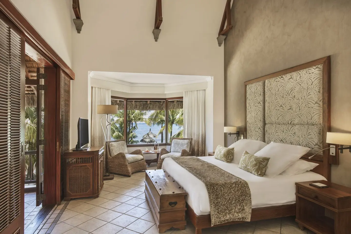 dinarobin beachcomber beachfront junior suite with private terrace and direct access to the beach
