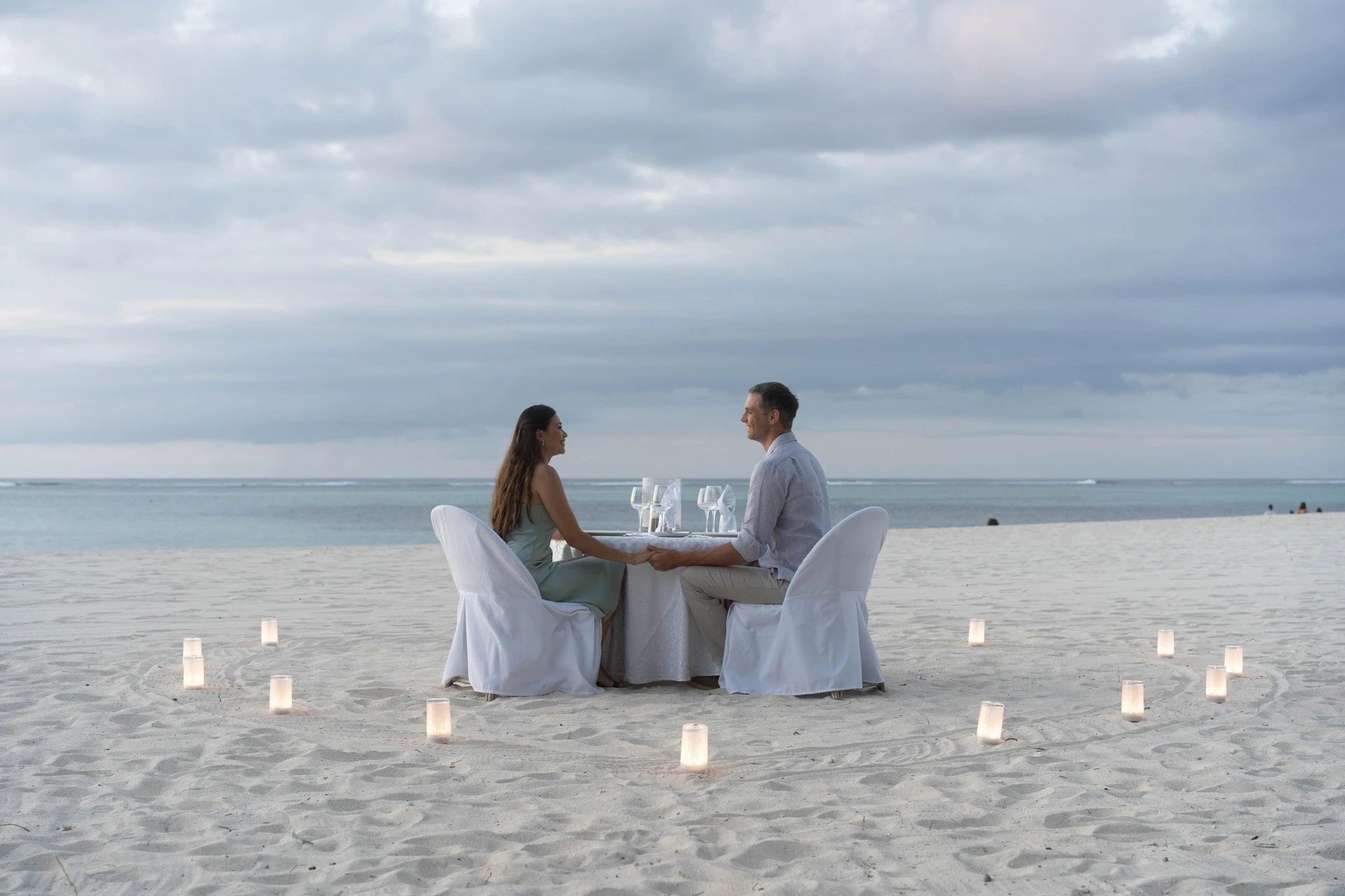 dinarobin mauritius wedding meal with guests dining outdoors under tropical decorations