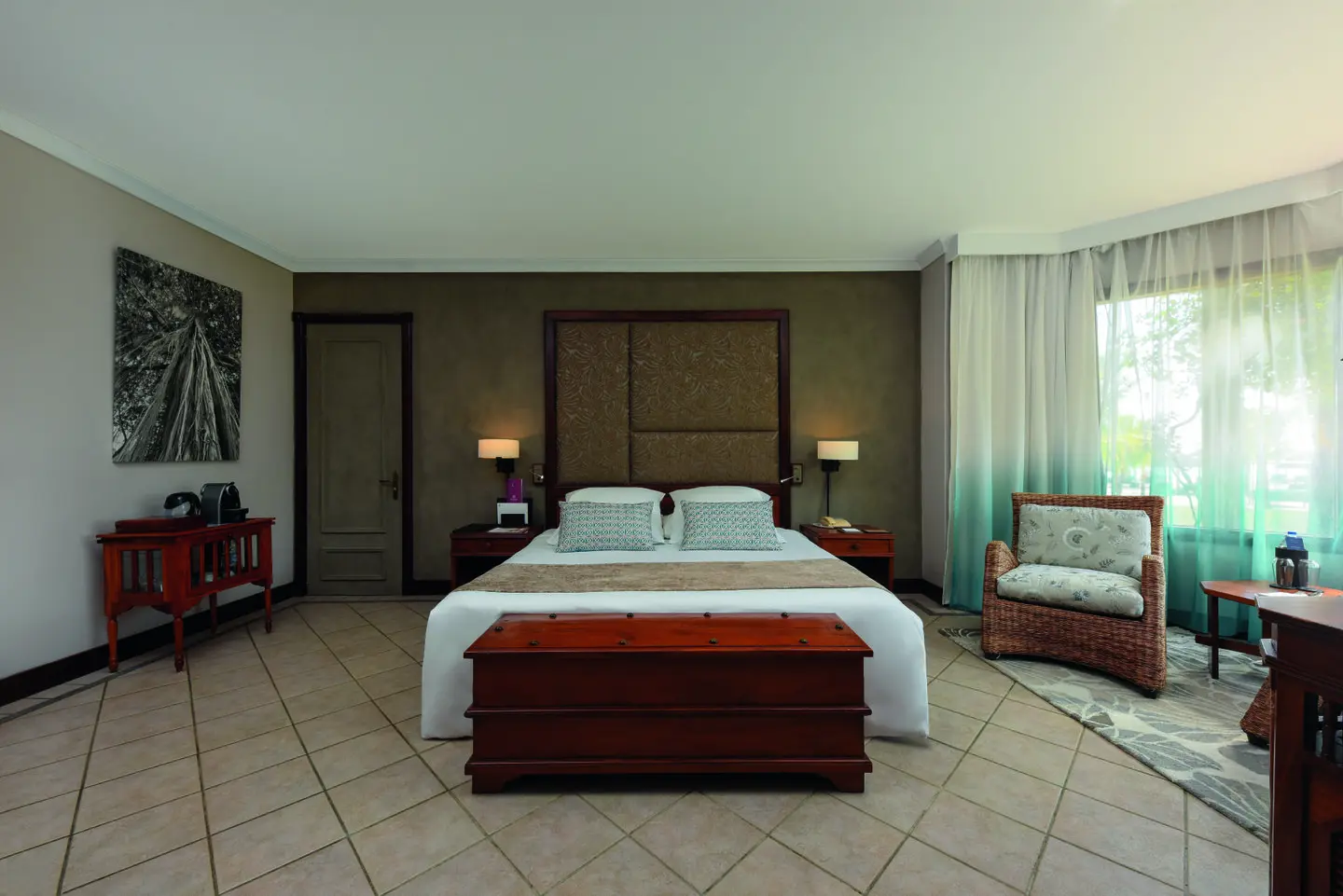 dinarobin zen suite beachfront bedroom with king bed, private terrace, and ocean view