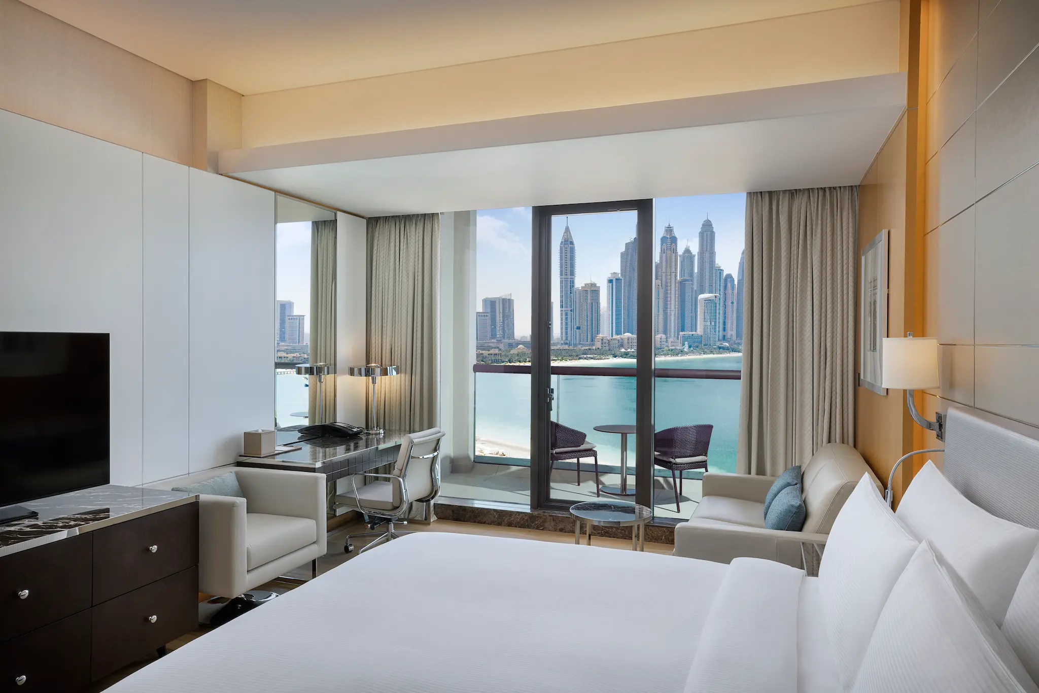 king executive room balcony at hilton dubai palm jumeirah with outdoor seating and city views