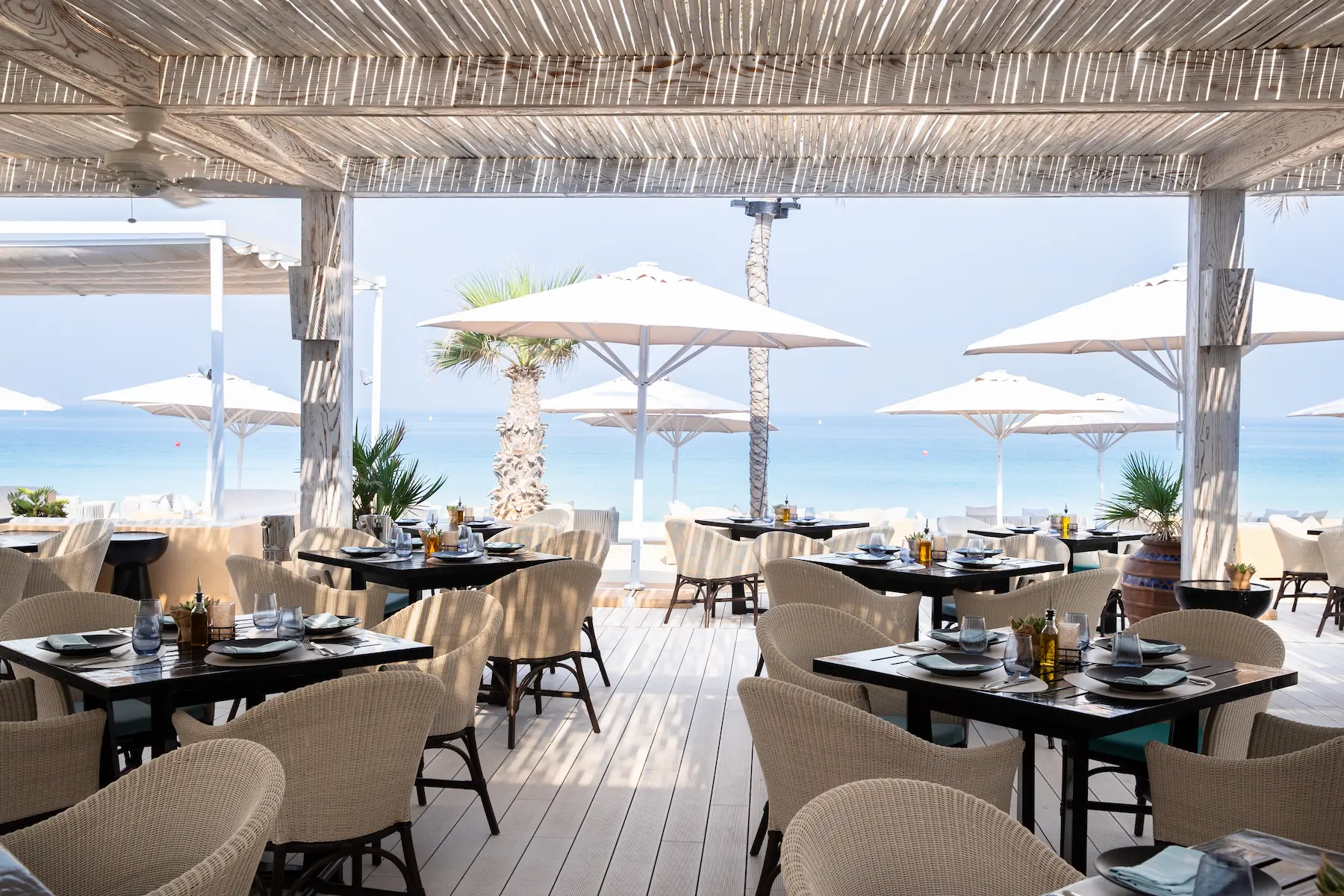 shimmers beachfront restaurant at jumeirah mina a salam dubai featuring relaxed greek dining, whitewashed décor and alfresco seating overlooking the arabian gulf