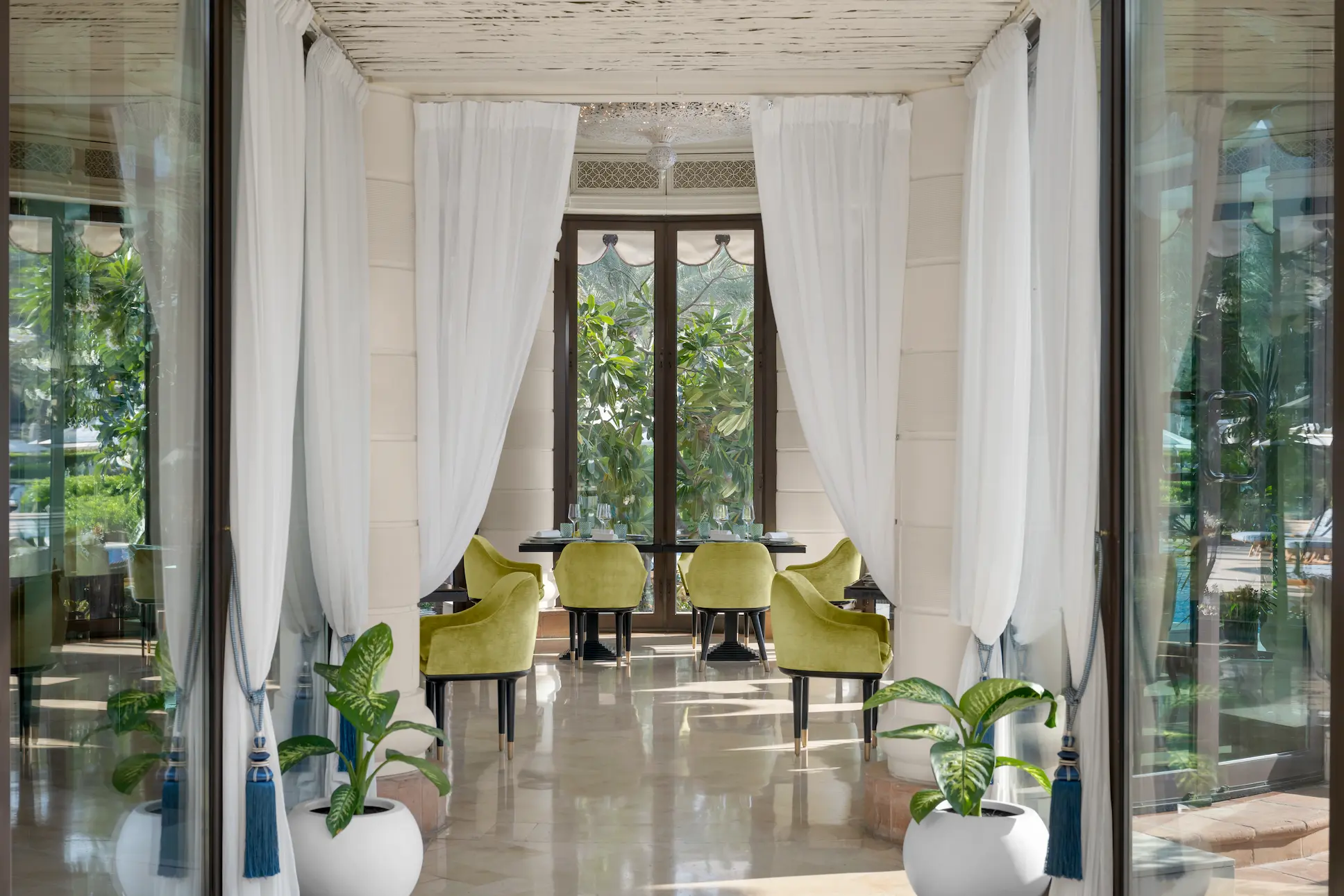 interior of la promenade at jumeirah al qasr featuring elegant french-inspired dining with refined décor and ambient lighting