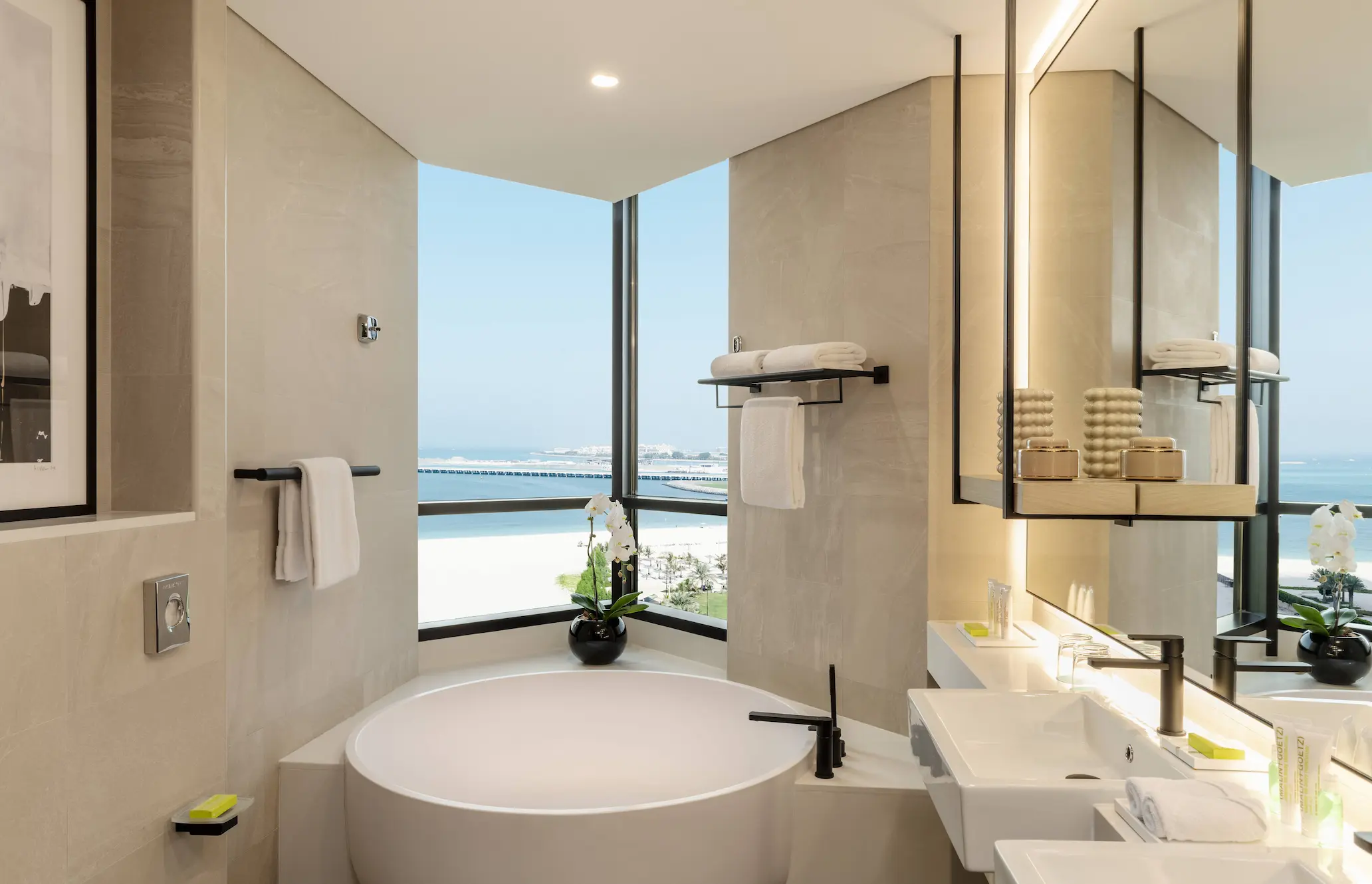 le-royal-meridien-beach-resort-and-spa-club-suite-bathroom