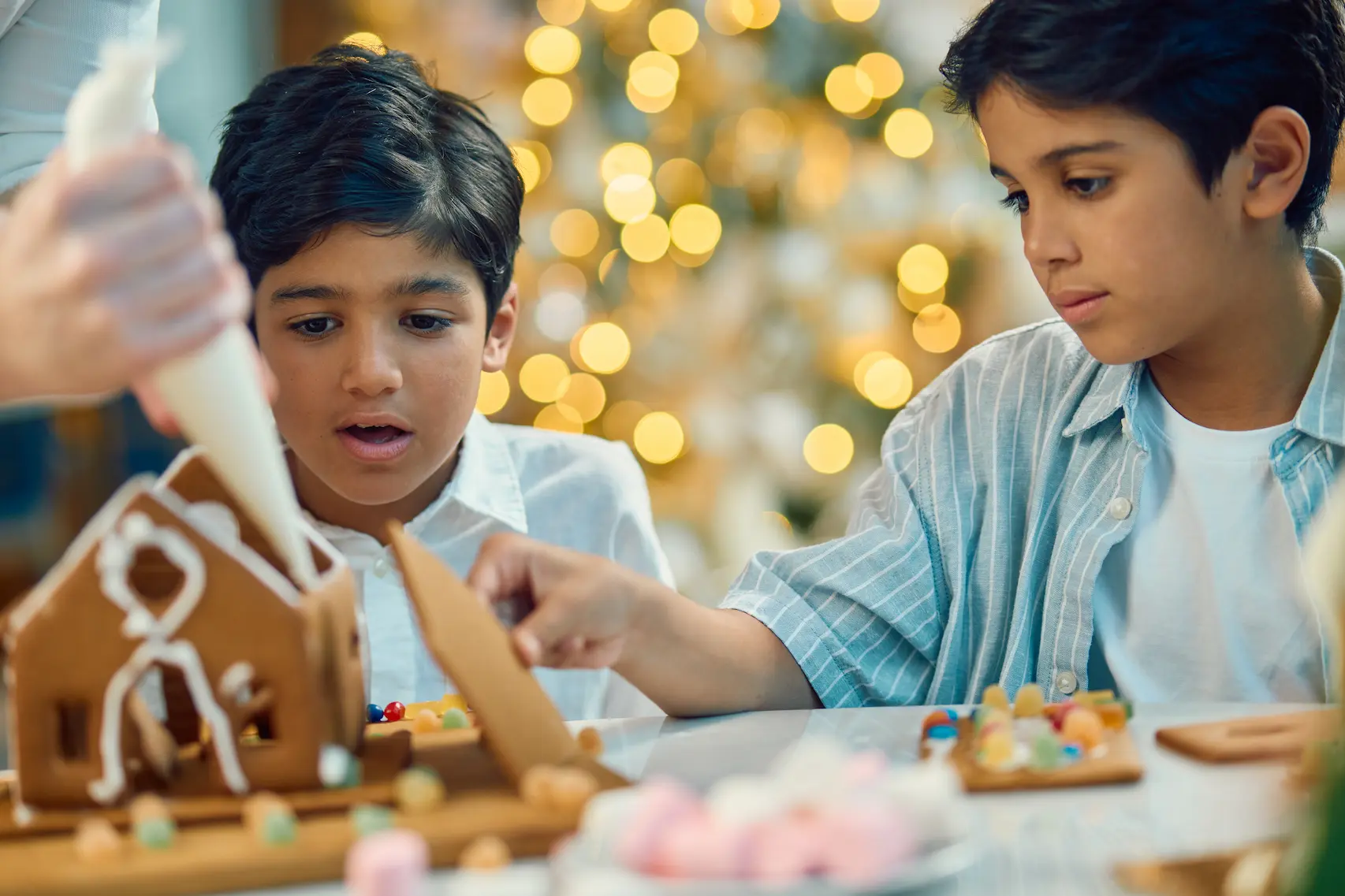 festive lifestyle scene at madinat jumeirah jbh