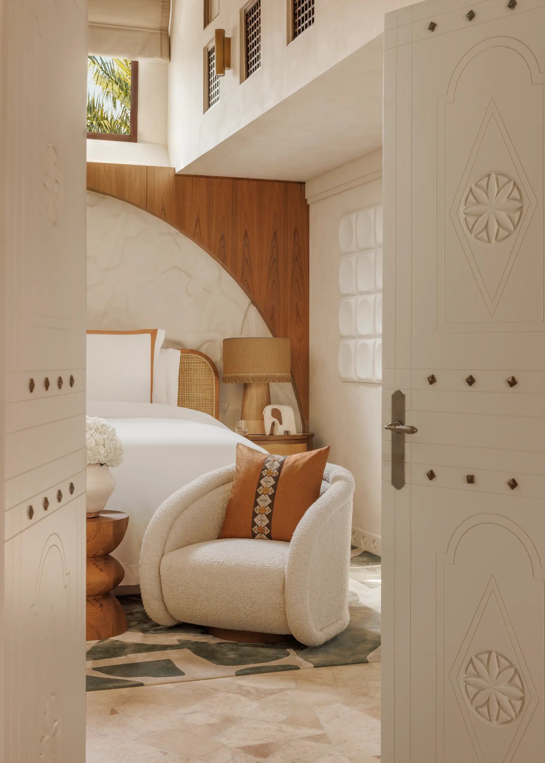 detail of master bedroom in one bedroom al bahar villa at Jumeirah Beach Hotel featuring king bed, modern décor and villa terrace views