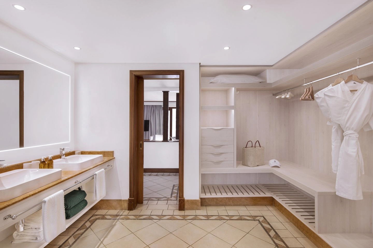 paradis junior suite with beachfront dressing room