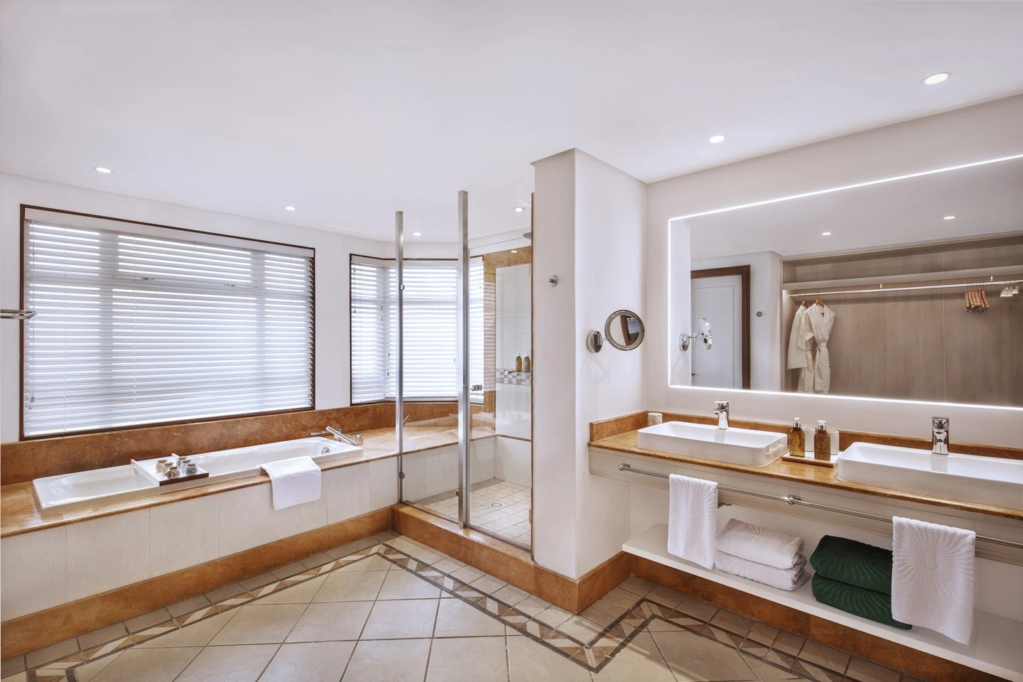 paradis junior suite with beachfront view and shower