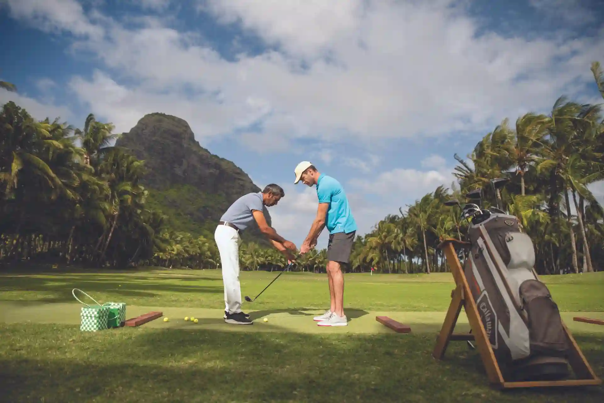 guests playing golf at paradis mauritius