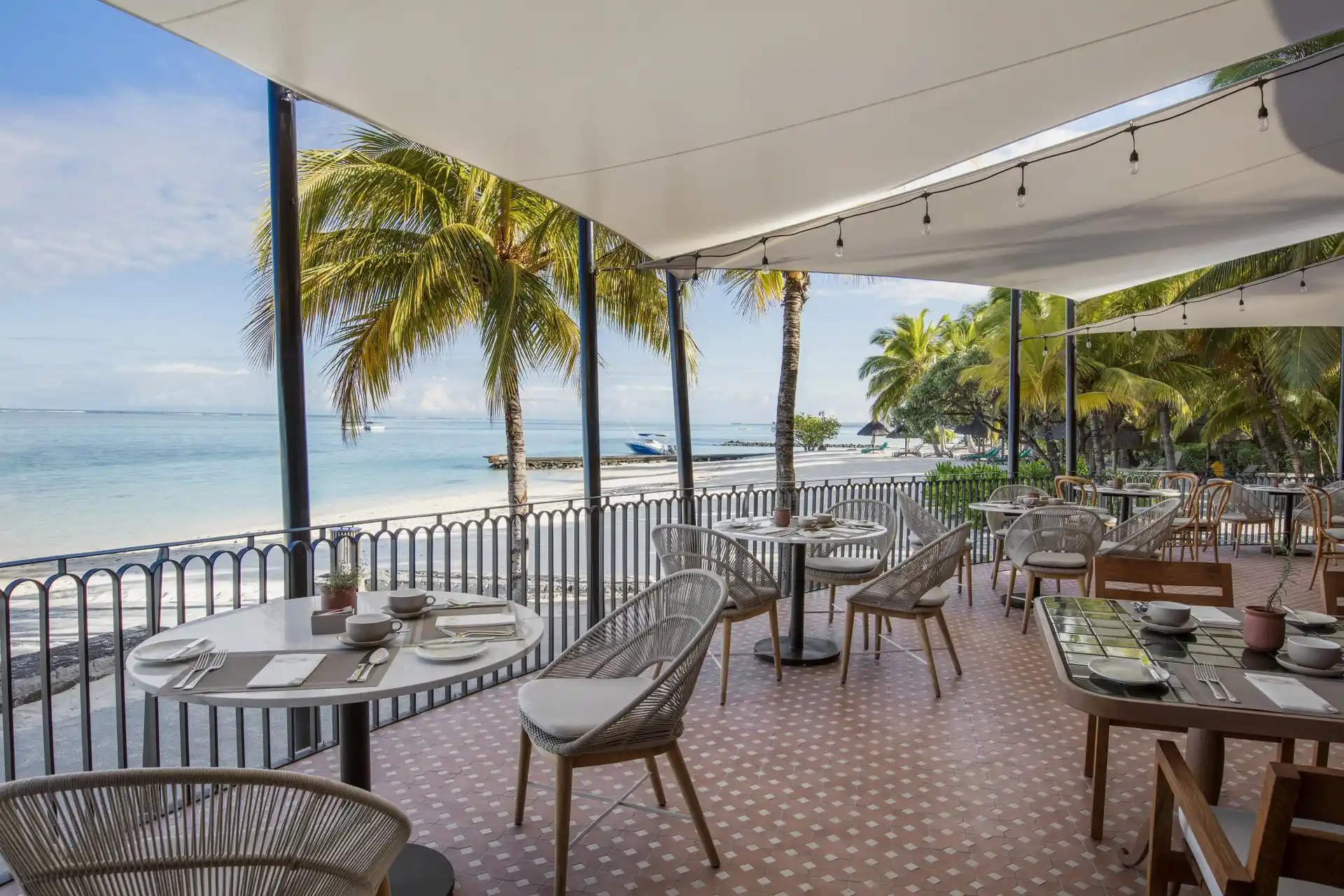 paradis mauritius vest restaurant with beachfront view