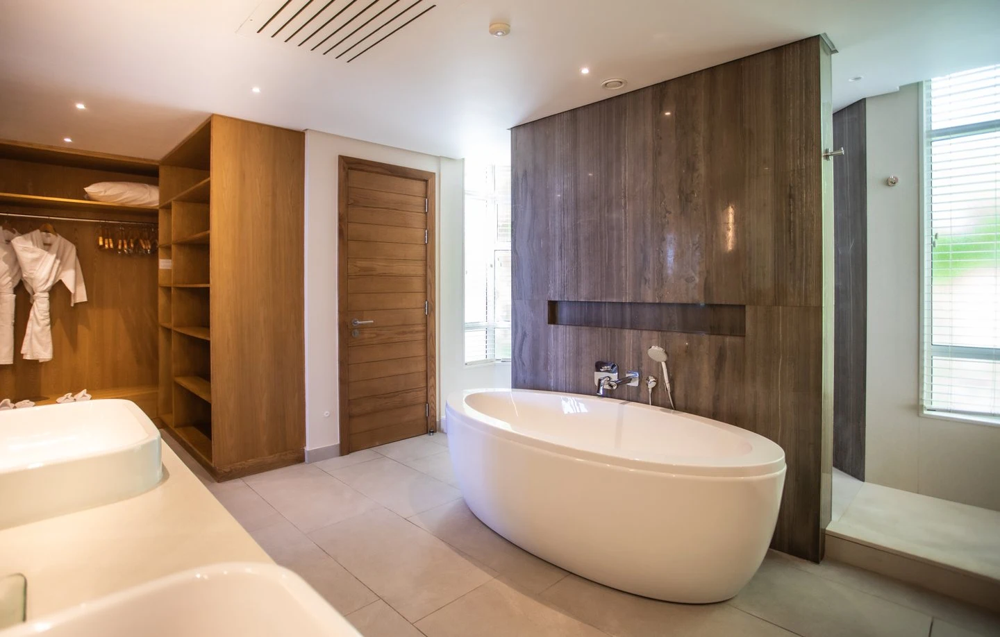 paradis ocean beachfront suite bathroom