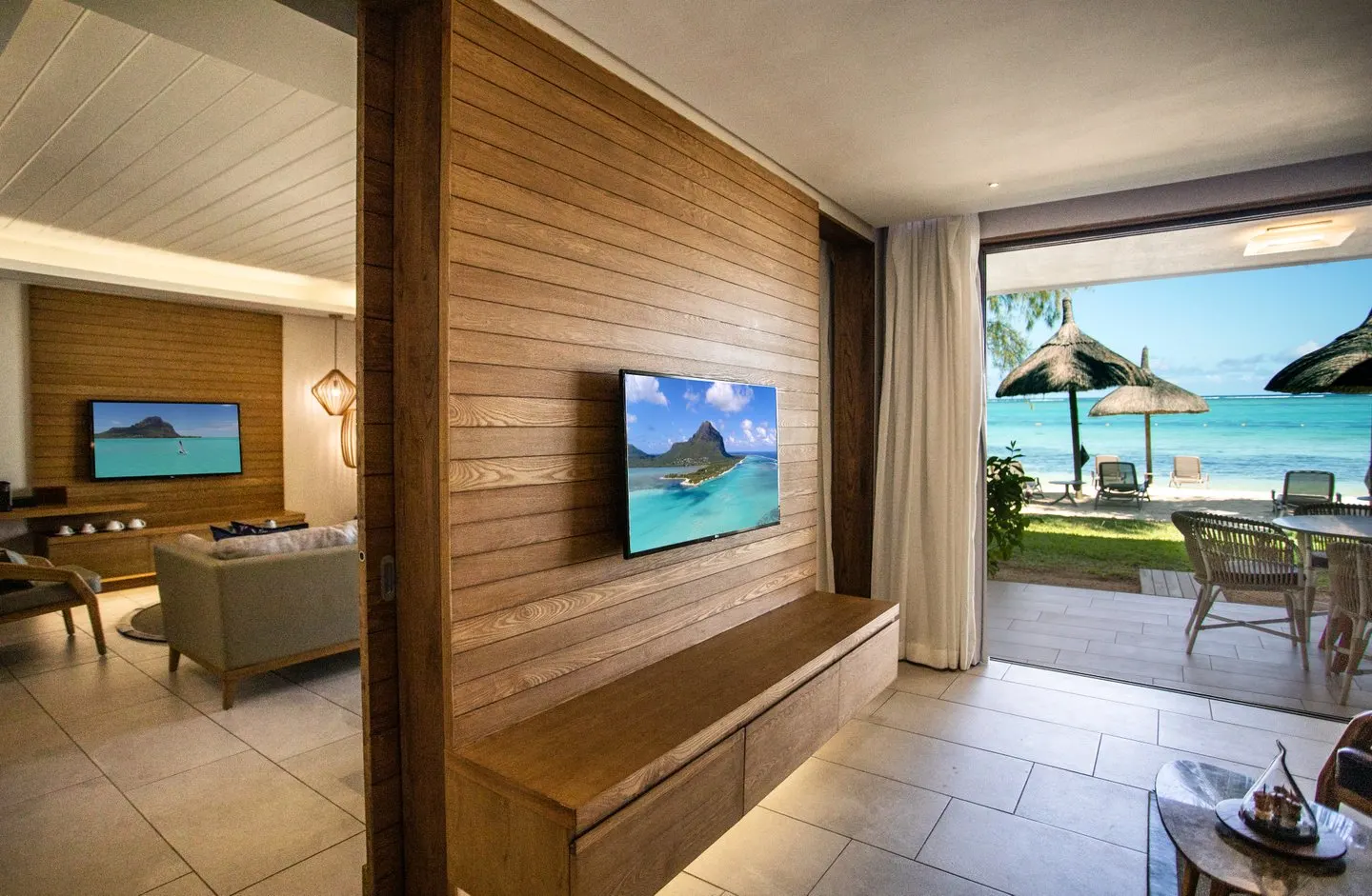paradis ocean beachfront suite lounge