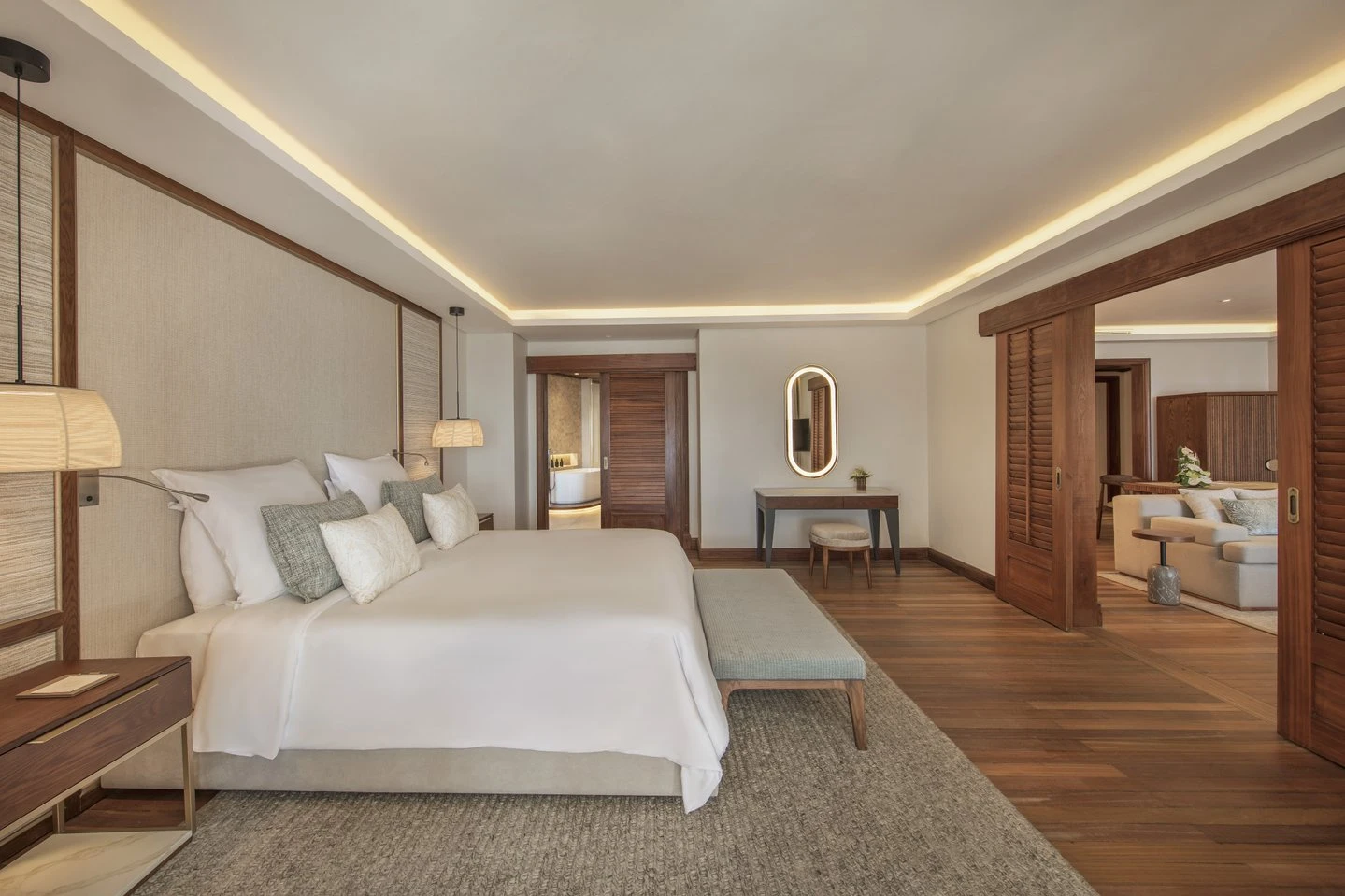 paradis senior suite with beachfront bedroom