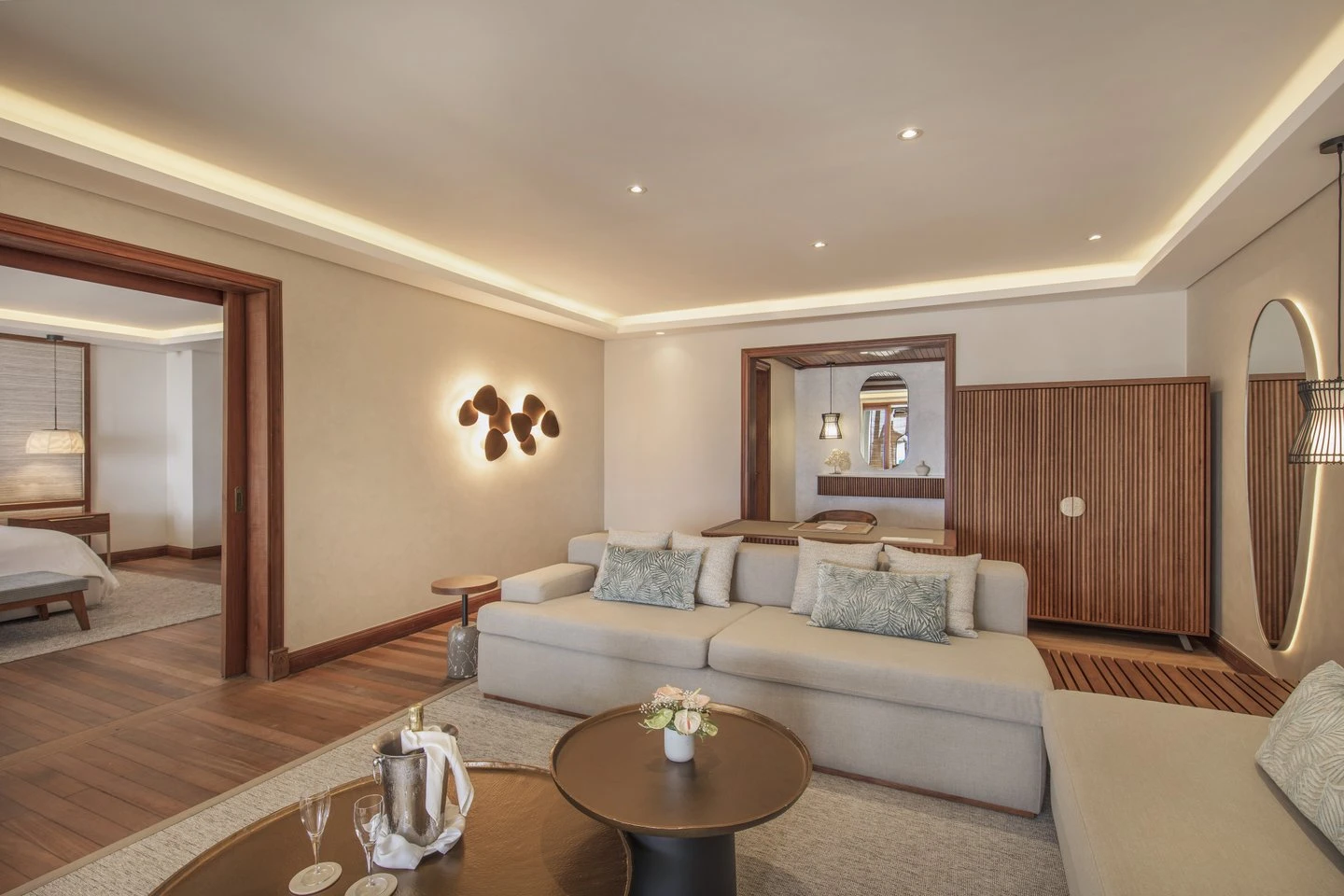 paradis senior suite with beachfront lounge