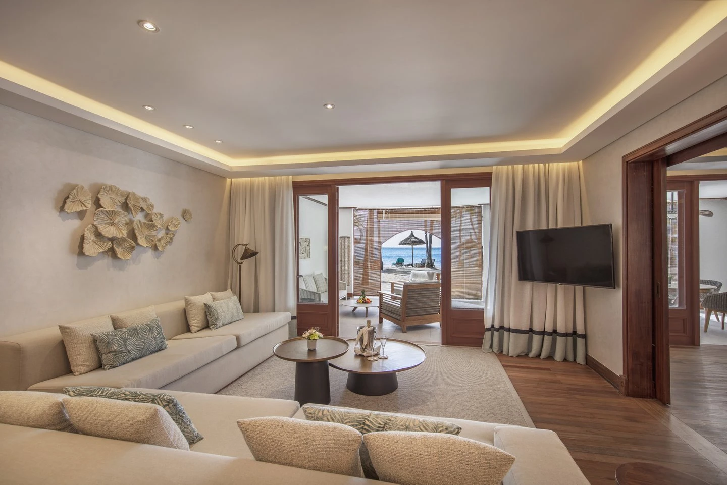 paradis senior suite with beachfront terrace