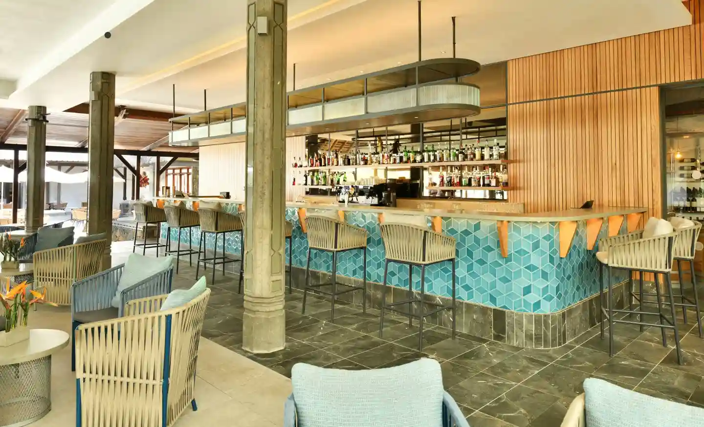 blue bay bar at shandrani beachcomber resort & spa – main poolside bar overlooking the swimming pool, serving light bites, drinks, pancakes, cocktails and often live entertainment in a relaxed tropical setting