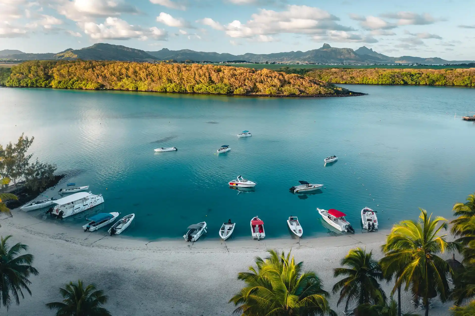 shandrani-mauritius-boats
