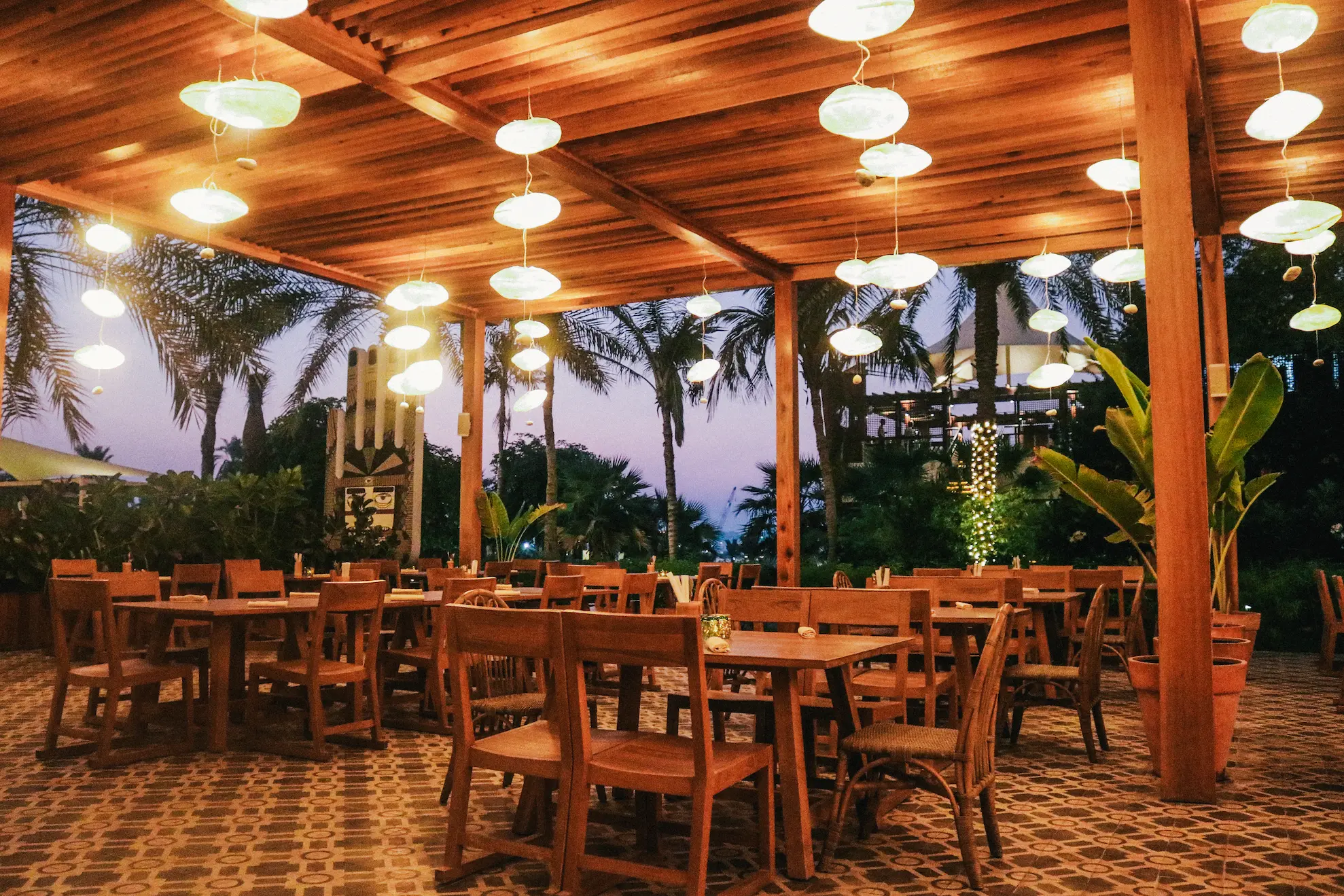 sui mui restaurant at the westin dubai mina seyahi serving pan-asian cuisine in a contemporary dining setting