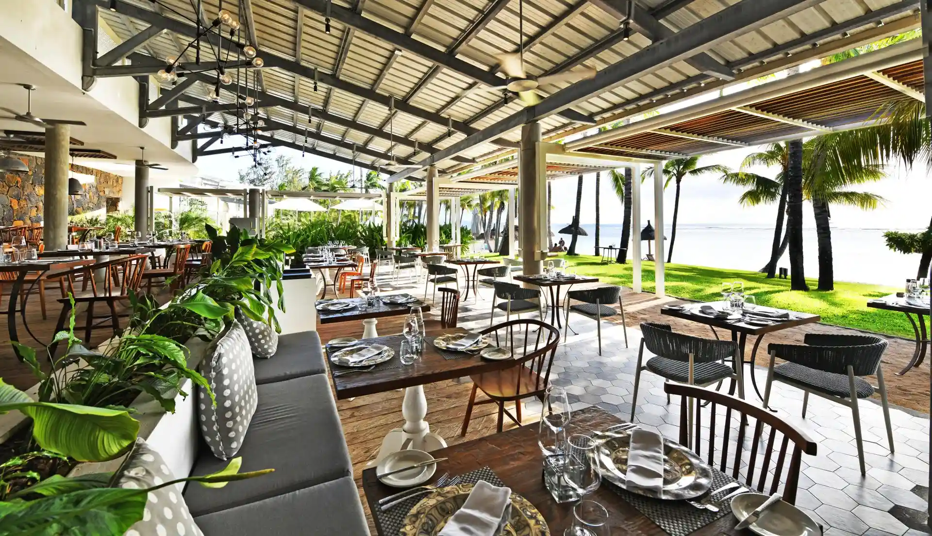 victoria mauritius morris beef restaurant dining interior and cuisine