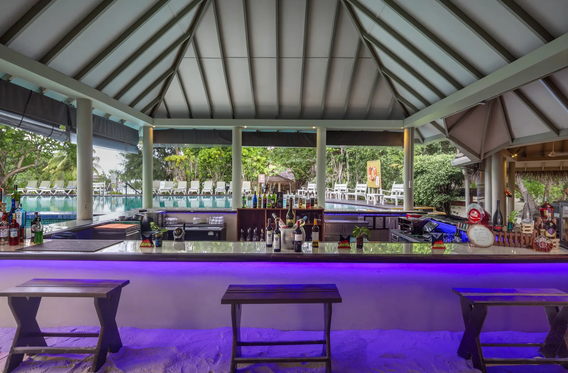 kiyala bar relaxation spot at adaaran select hudhuranfushi maldives