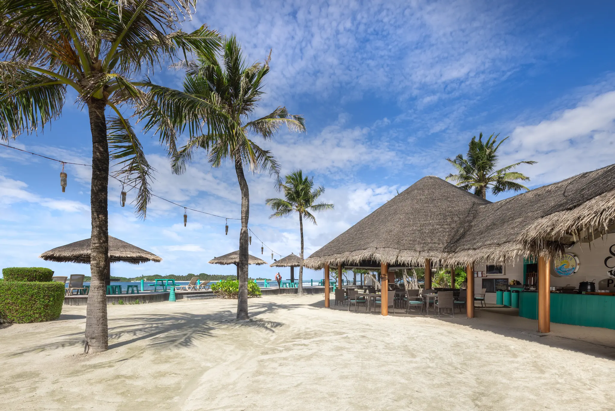 lohis wave bar surfside lounge at adaaran select hudhuranfushi maldives