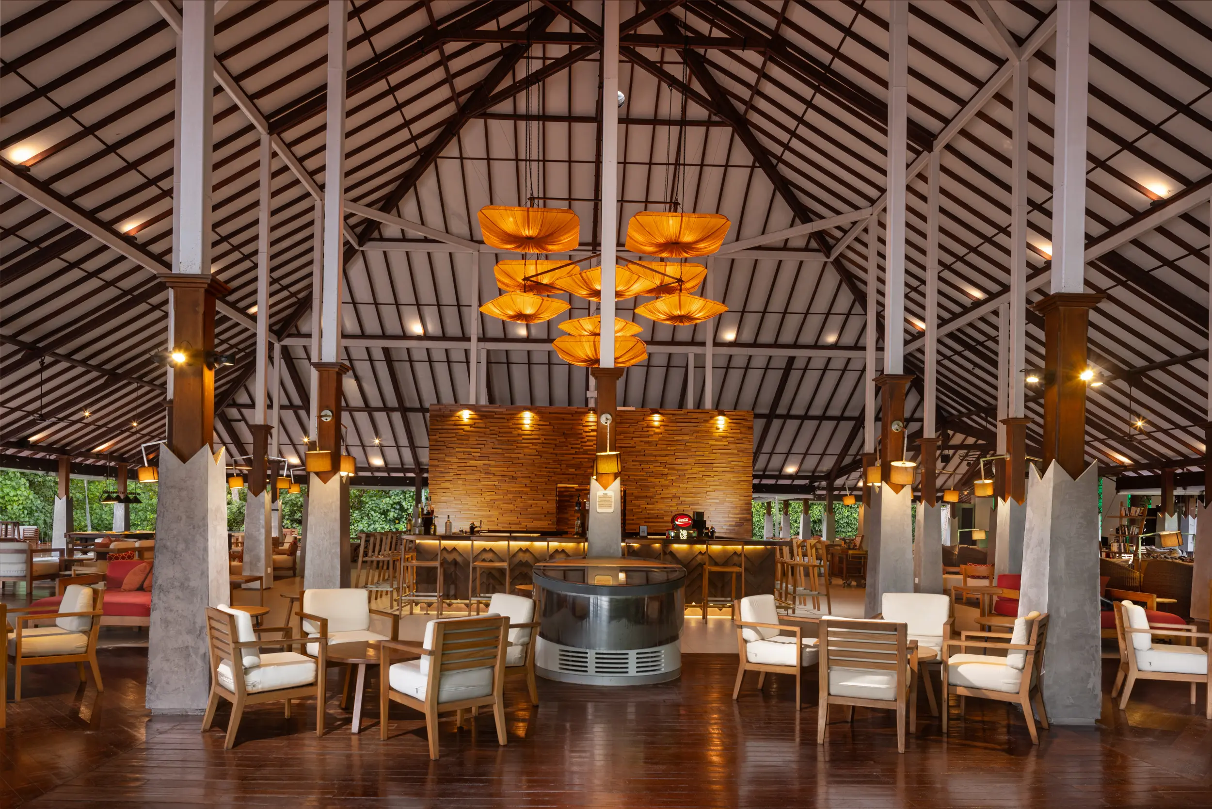 adaaran select meedhupparu maldives halaboli bar tropical cocktail lounge ambiance