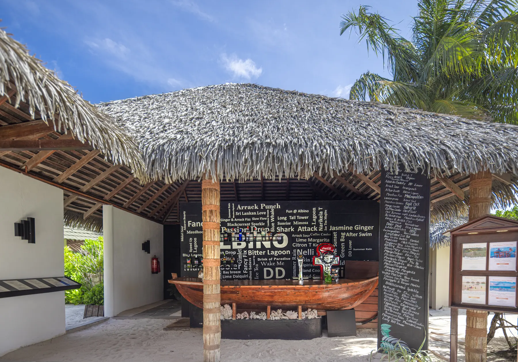adaaran select meedhupparu raa atoll maldives albino bar lounge