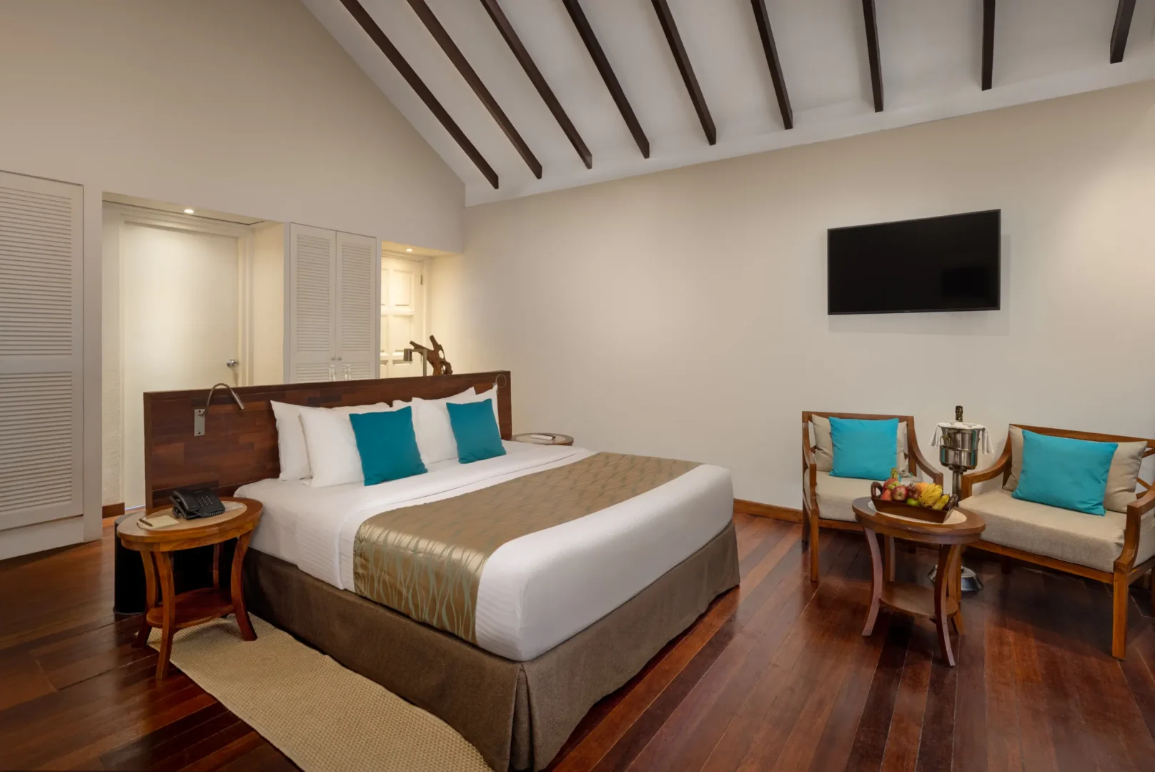 adaaran select meedhupparu raa atoll maldives deluxe family beach villa king bed suite