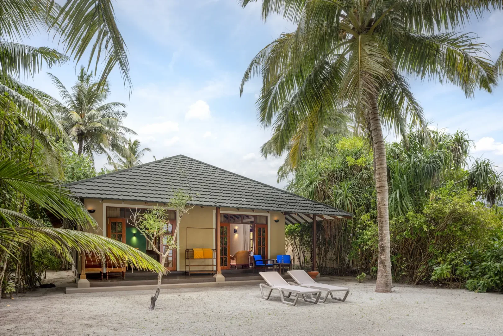adaaran select meedhupparu raa atoll maldives honeymoon suite exterior facade