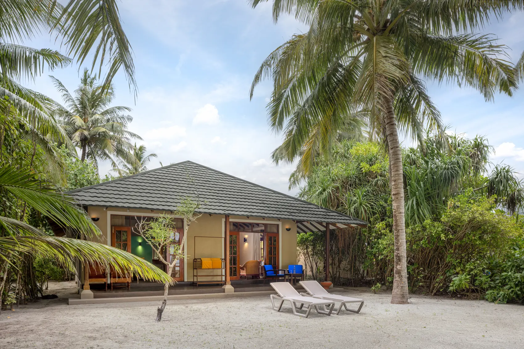 adaaran select meedhupparu raa atoll maldives honeymoon suite exterior facade