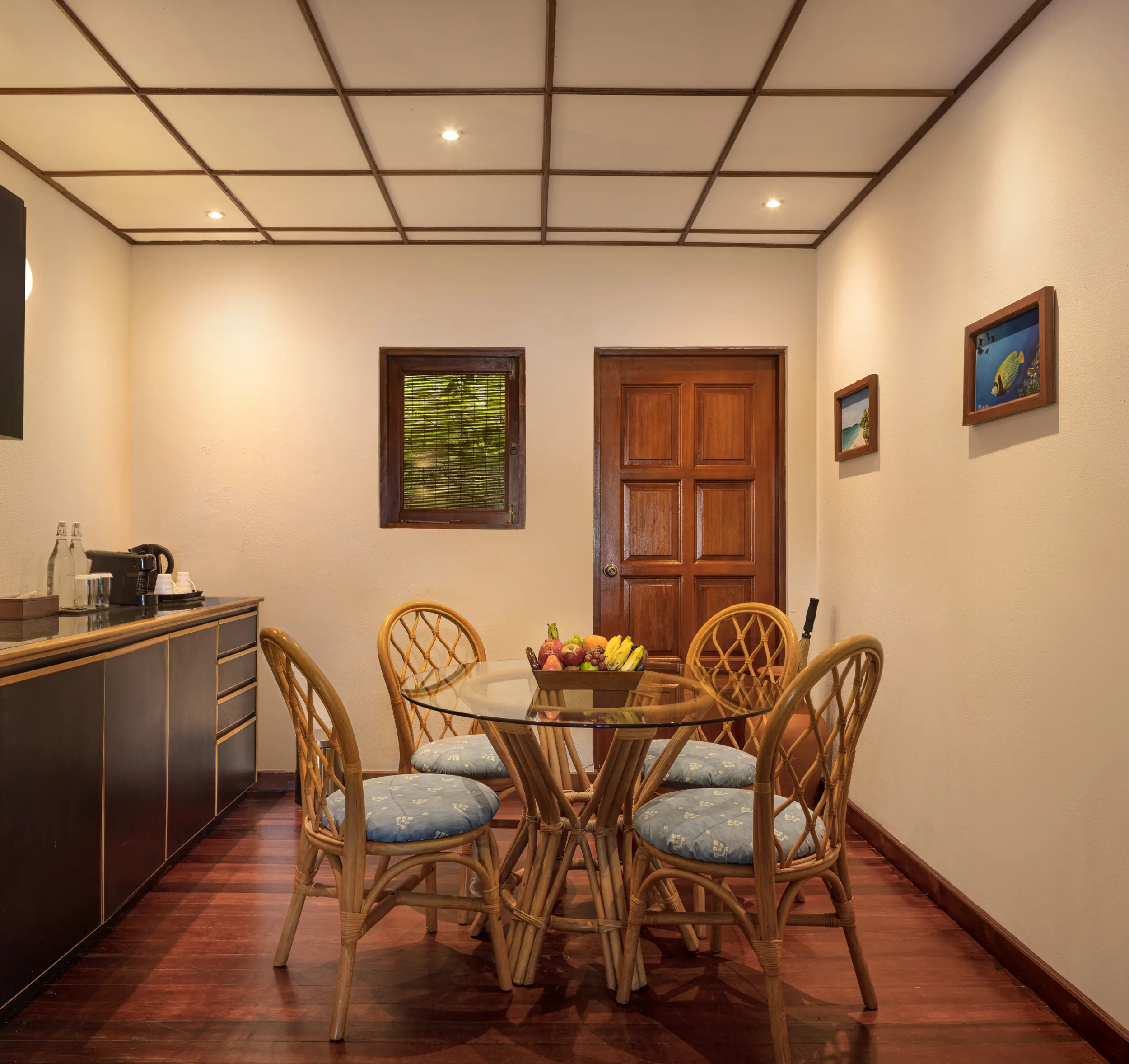 adaaran select meedhupparu raa atoll maldives honeymoon suite private lounge
