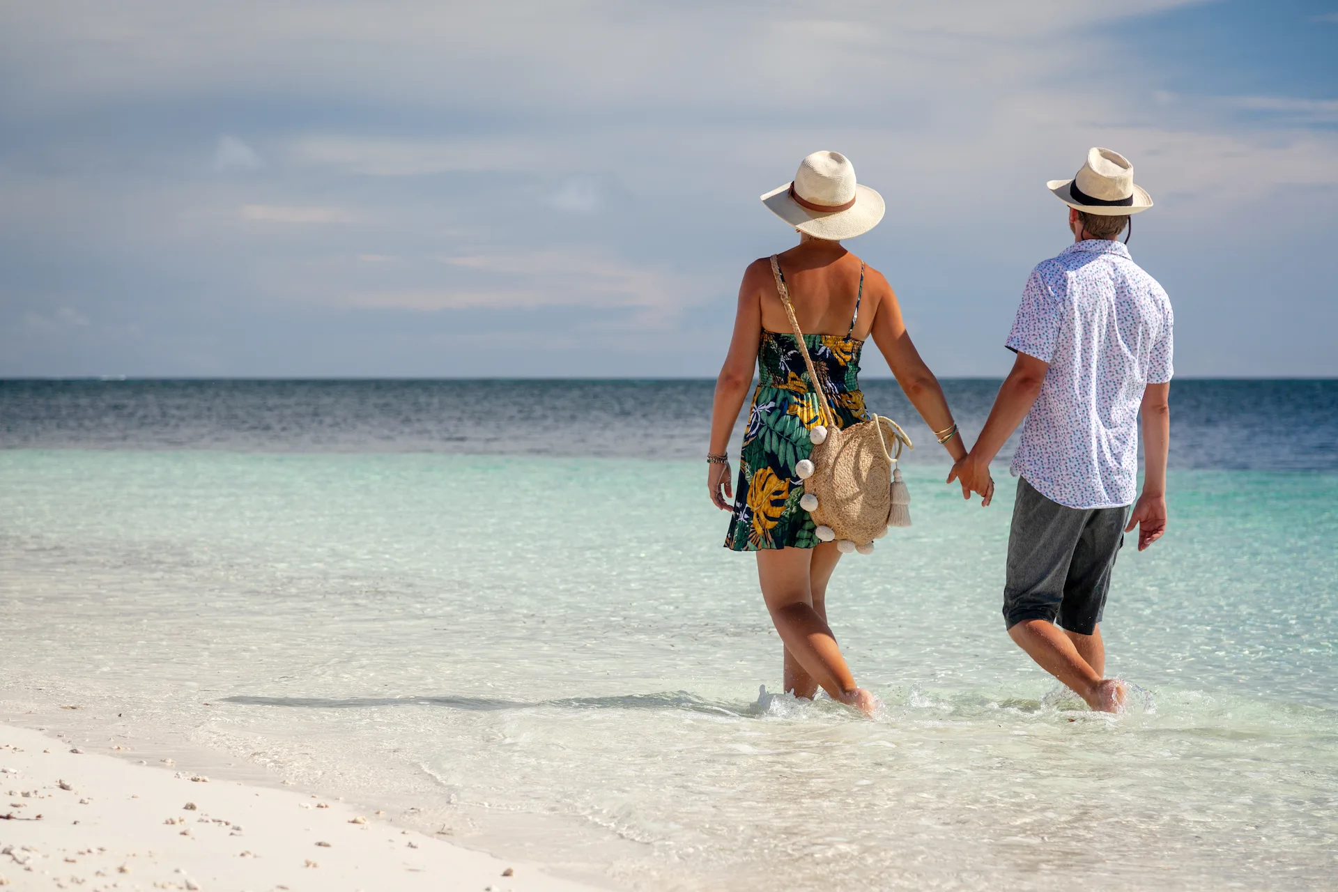alphonse-island-seychelles-couple-sea
