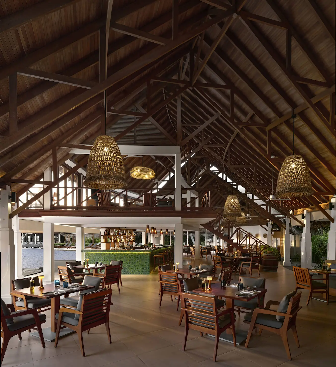 anantara dhigu maldives resort aqua bar interior