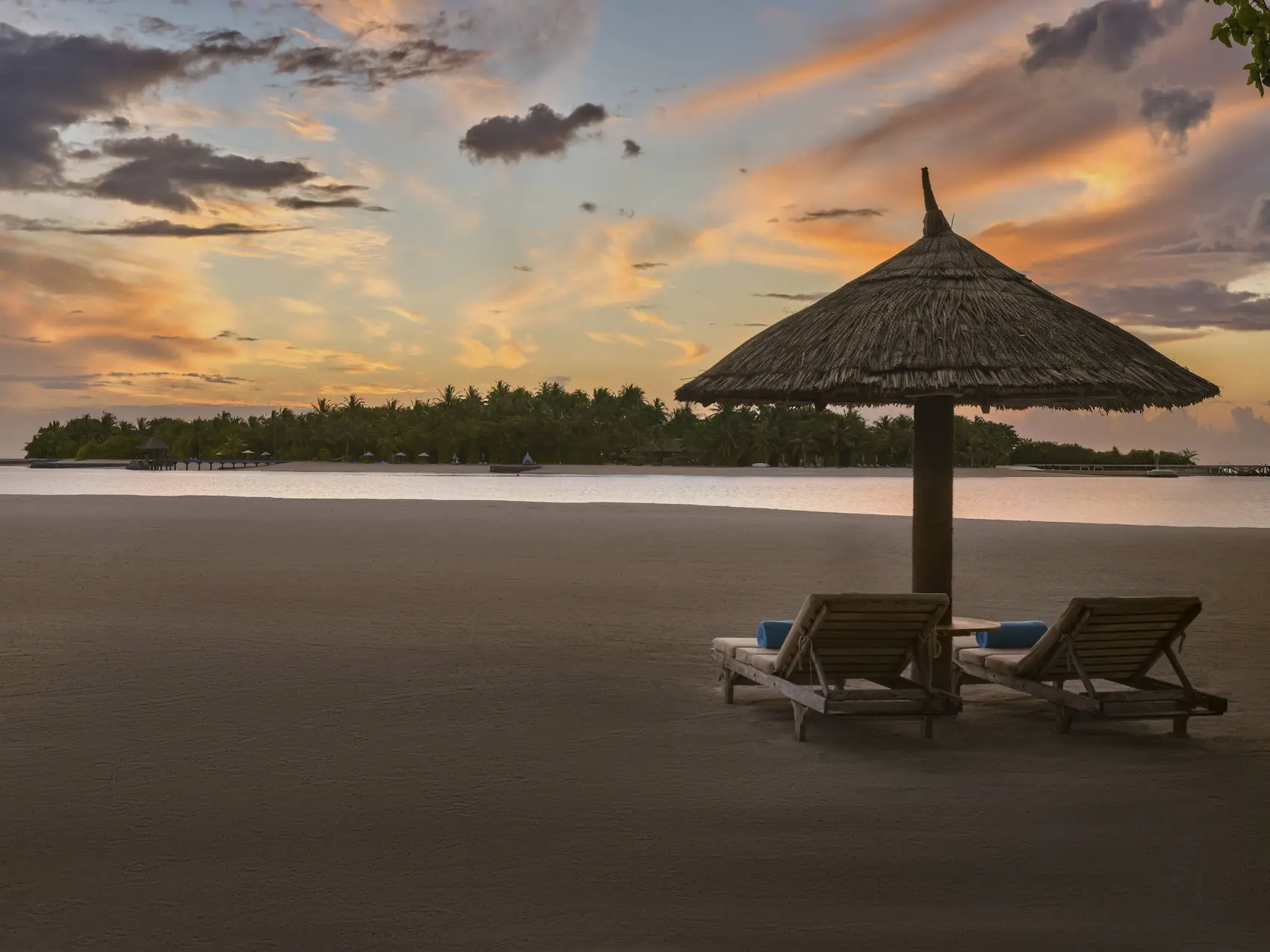 anantara dhigu maldives sunrise beach villa sunloungers