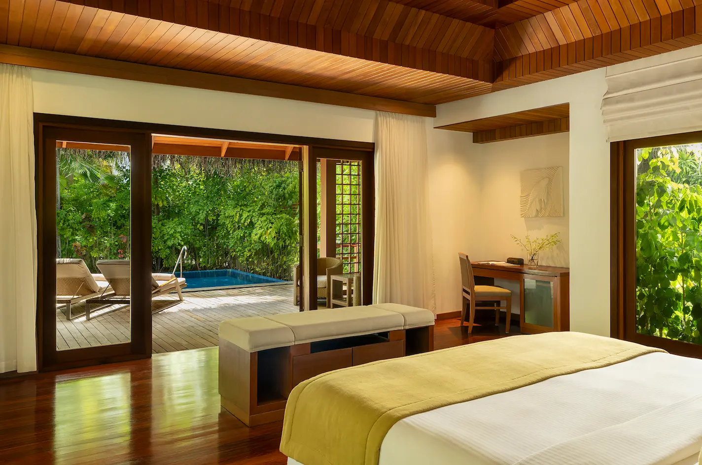 baros-maldives-baros-pool-villa-indoor-outdoor