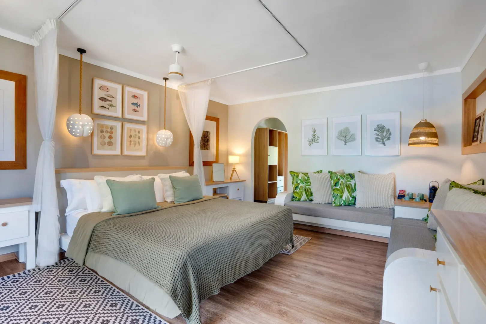 indian ocean lodge balcony bed with ocean view