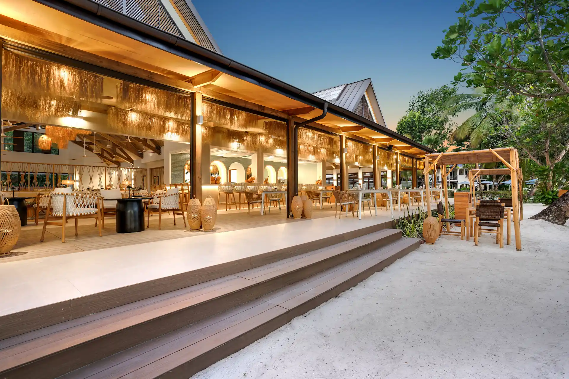 indian ocean lodge balcony restaurant seating with ocean view