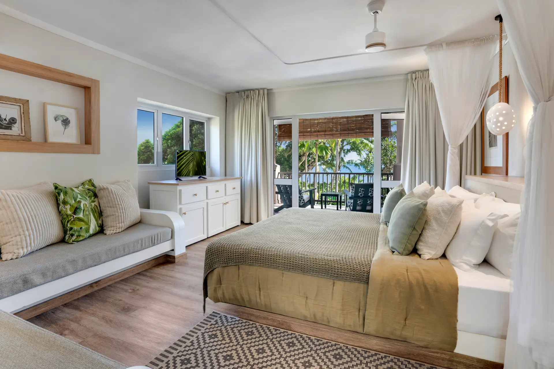 indian ocean lodge balcony room with ocean view