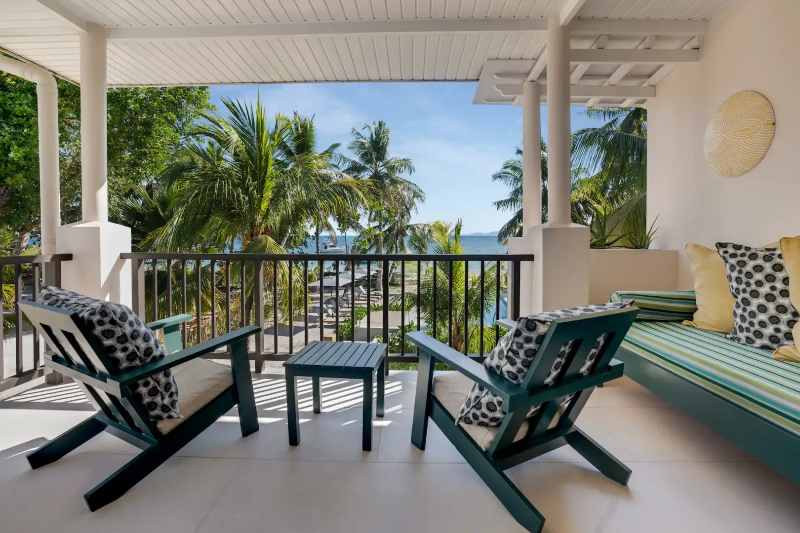 indian ocean lodge balcony with ocean view seats