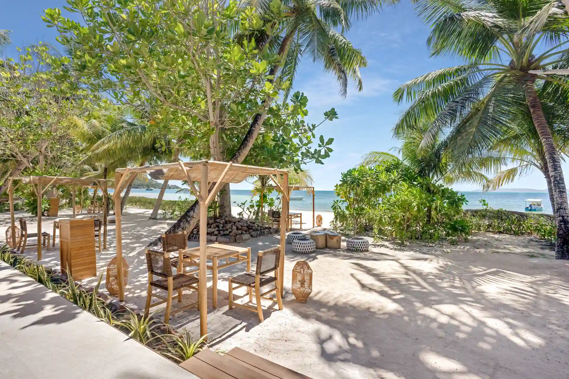 indian ocean lodge the bar with ocean view