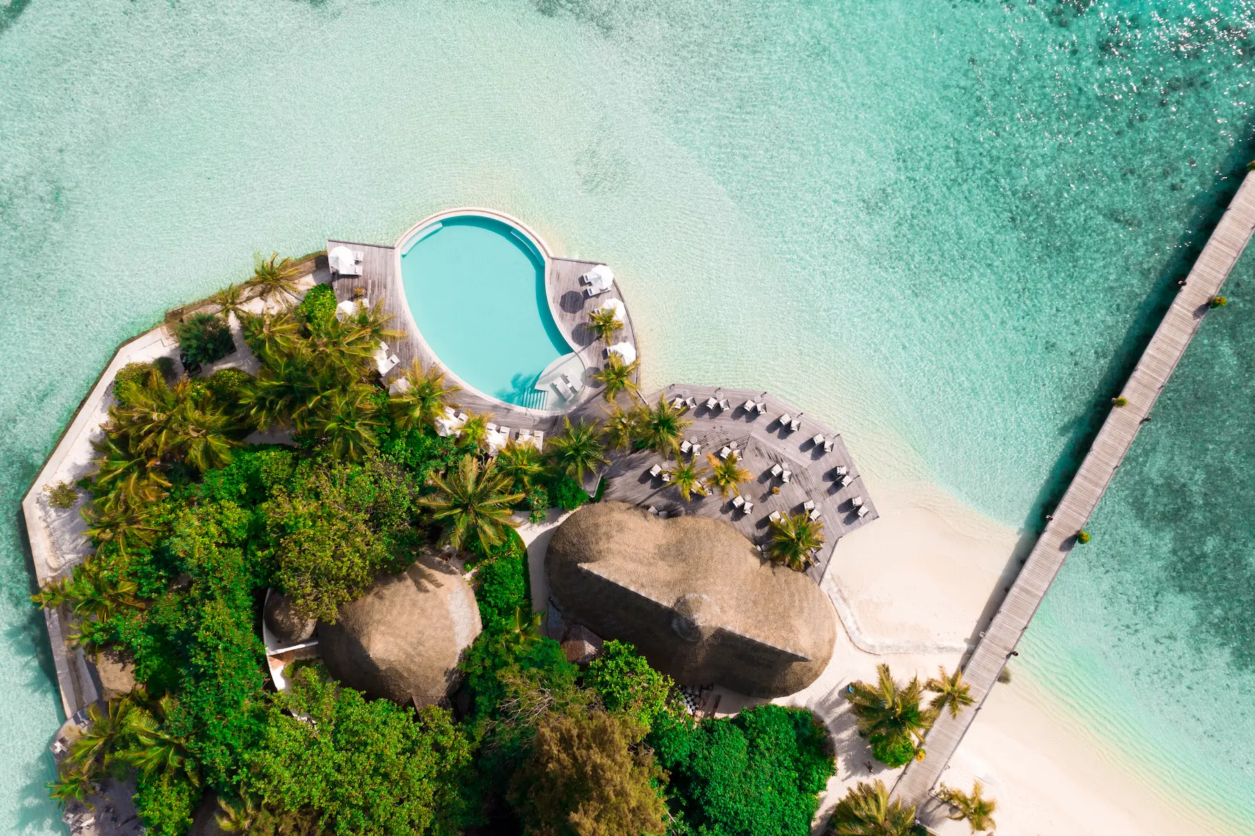 komandoo maldives aerial view showcasing tranquil island luxury and sweeping turquoise lagoon scenery