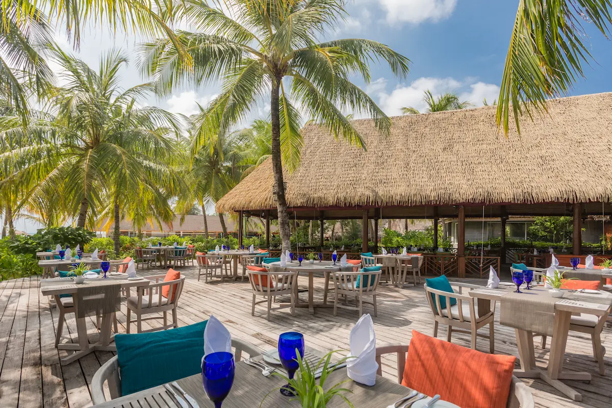 kuredu island resort & spa maldives francos restaurant exterior