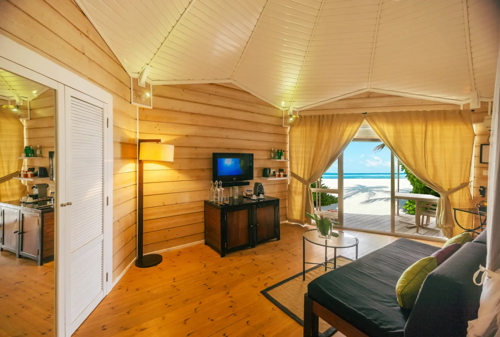 kuredu island resort & spa maldives o jacuzzi beach villa