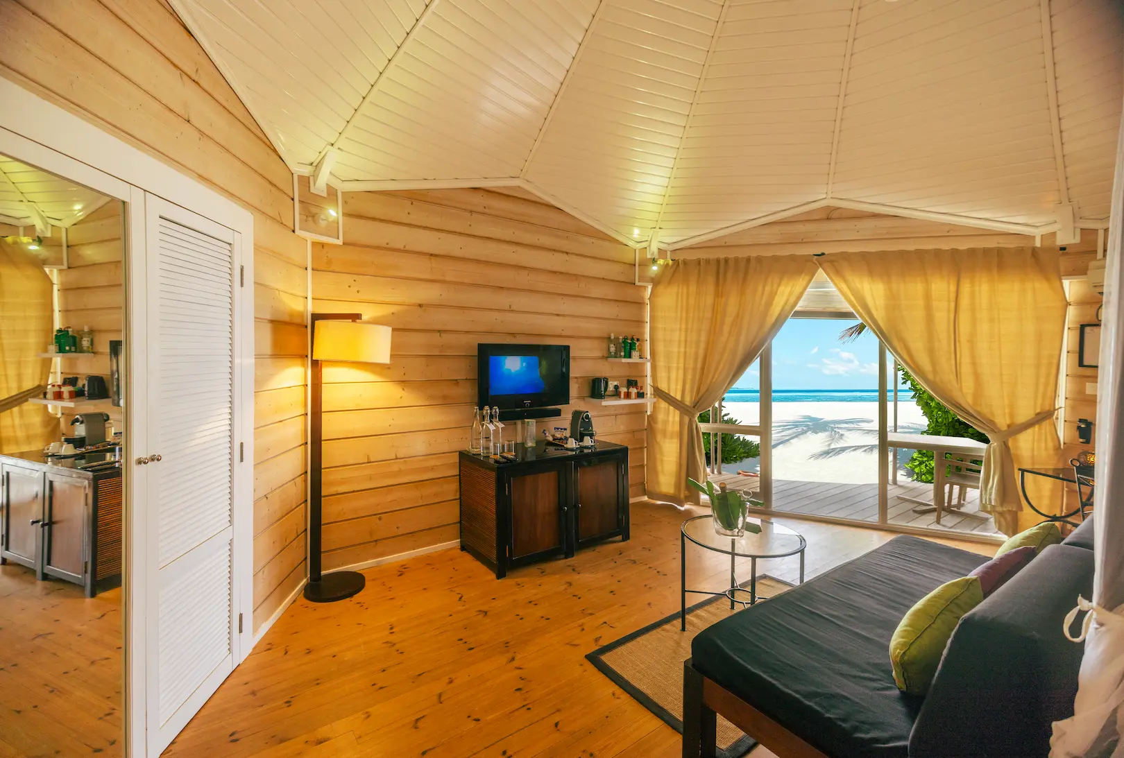kuredu island resort & spa maldives o jacuzzi beach villa