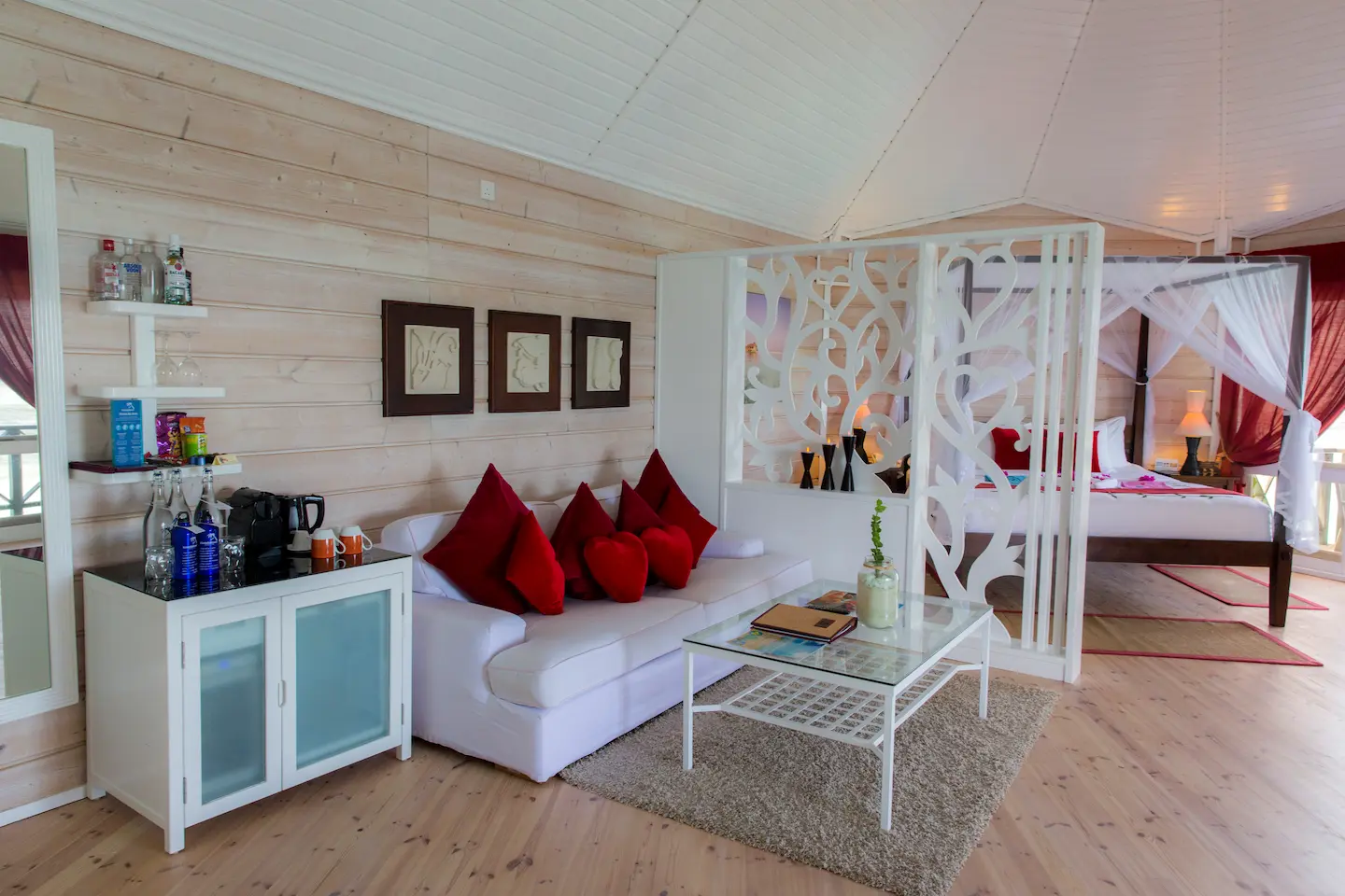 kuredu island resort & spa maldives sangu honeymoon suite interior bed