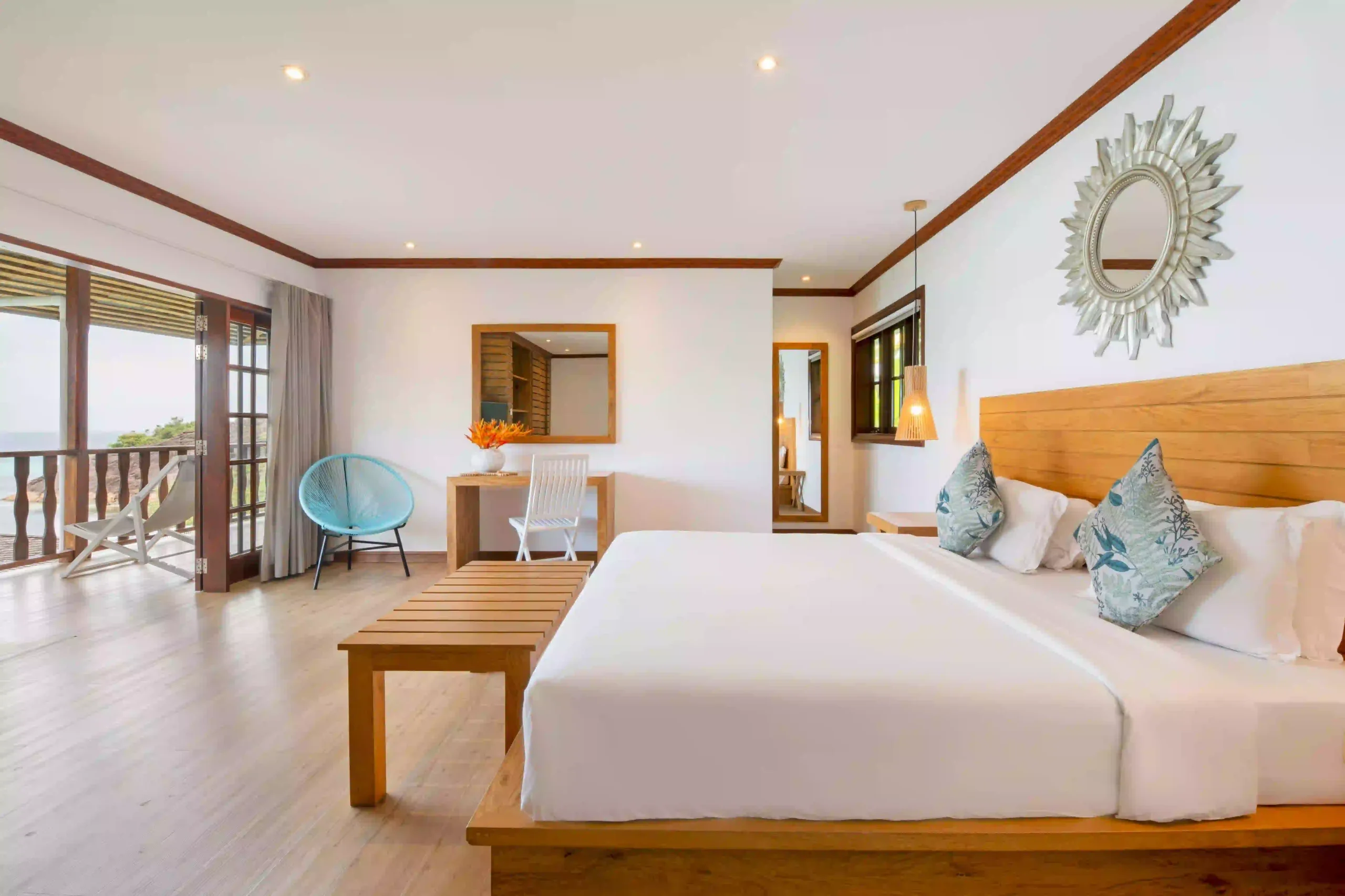 larchipel seychelles senior suite side view of bed